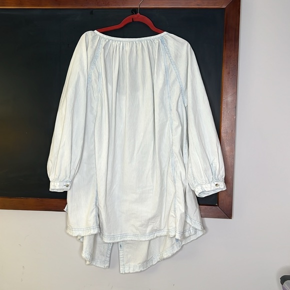 Free People We The Free Women Size Large Light Blue Striped Oxford Swing Tunic - Picture 3 of 6